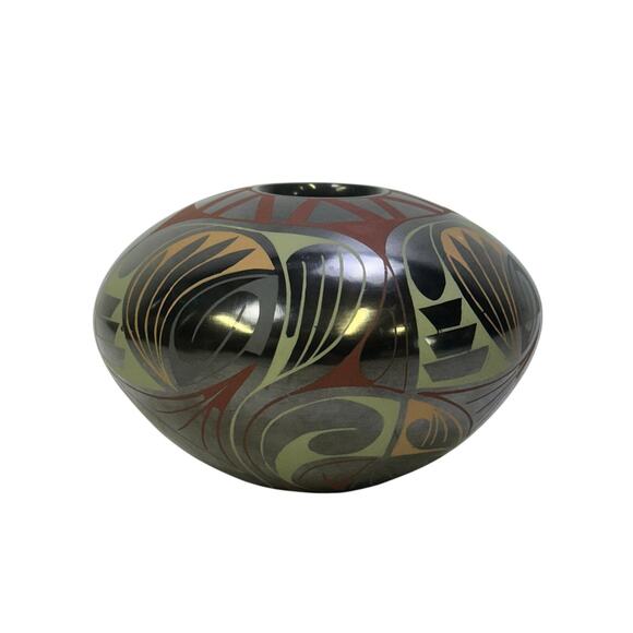 Ericka Hernandez Mata Ortiz Signed 3" x 4.5" Polychrome Pottery Vessel Pot Vase - Picture 2 of 7